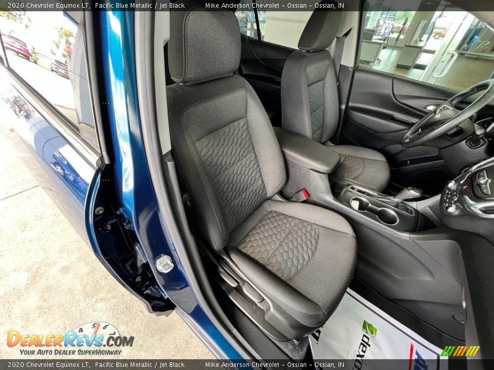Front Seat of 2020 Chevrolet Equinox LT Photo #23
