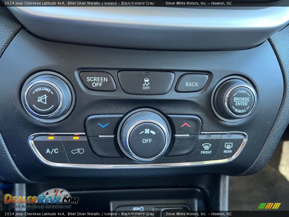 Controls of 2014 Jeep Cherokee Latitude 4x4 Photo #25