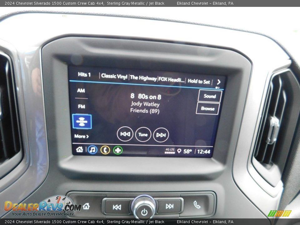 Controls of 2024 Chevrolet Silverado 1500 Custom Crew Cab 4x4 Photo #30