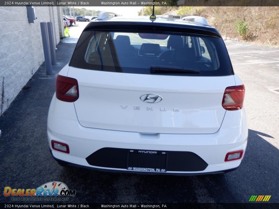 2024 Hyundai Venue Limited Lunar White / Black Photo #7