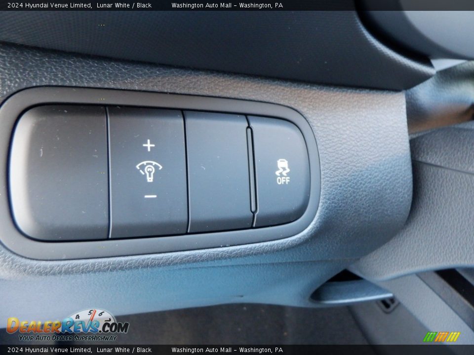 Controls of 2024 Hyundai Venue Limited Photo #9