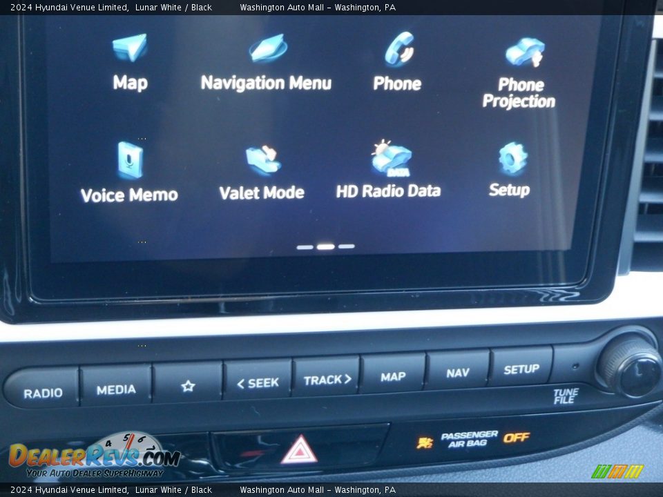 Controls of 2024 Hyundai Venue Limited Photo #19