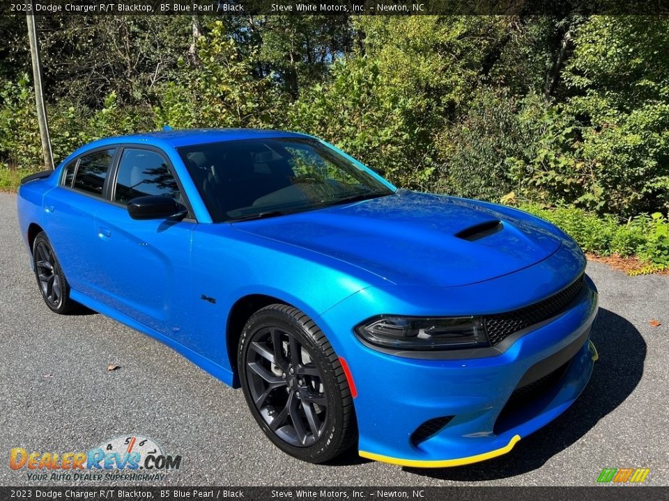 Front 3/4 View of 2023 Dodge Charger R/T Blacktop Photo #4