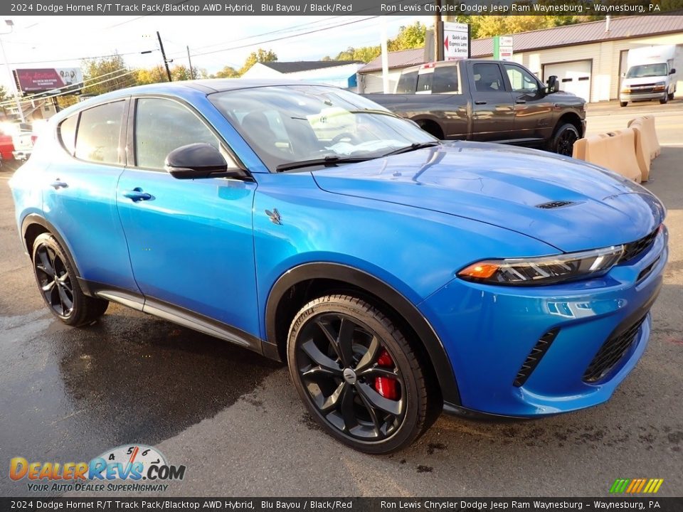 Front 3/4 View of 2024 Dodge Hornet R/T Track Pack/Blacktop AWD Hybrid Photo #8