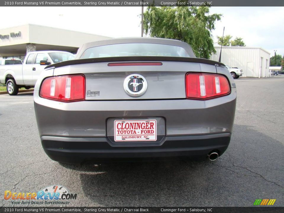 2010 Ford Mustang V6 Premium Convertible Sterling Grey Metallic / Charcoal Black Photo #4