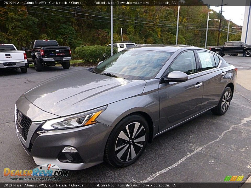 Front 3/4 View of 2019 Nissan Altima SL AWD Photo #7