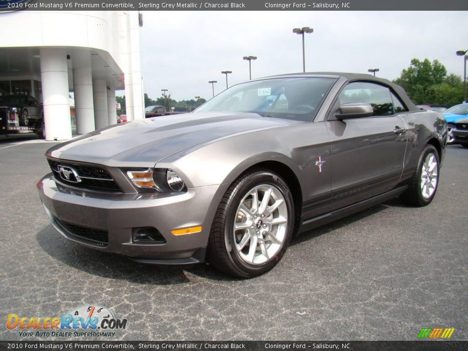 Front 3/4 View of 2010 Ford Mustang V6 Premium Convertible Photo #6