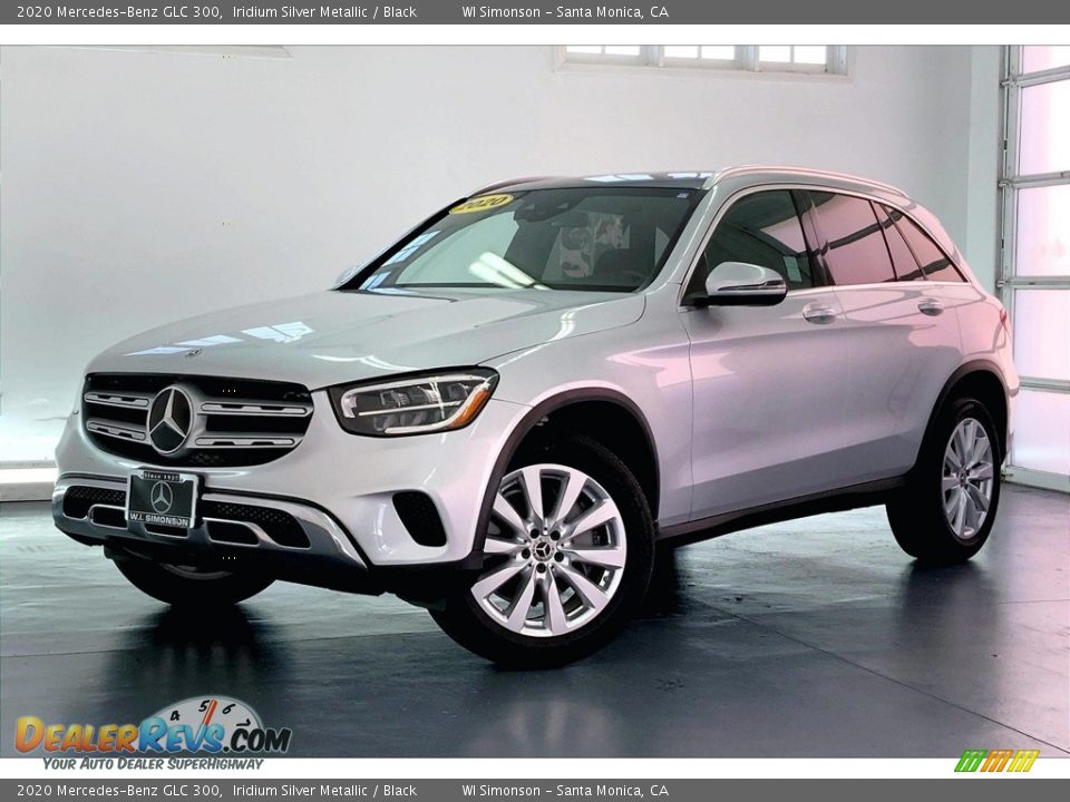 Front 3/4 View of 2020 Mercedes-Benz GLC 300 Photo #12