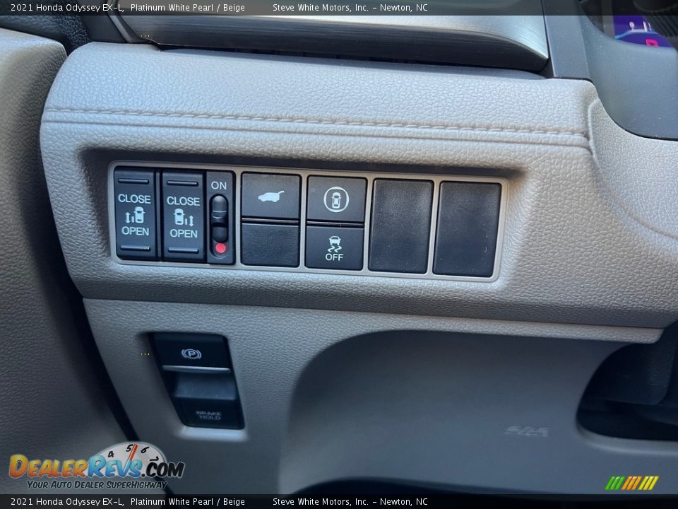 Controls of 2021 Honda Odyssey EX-L Photo #19