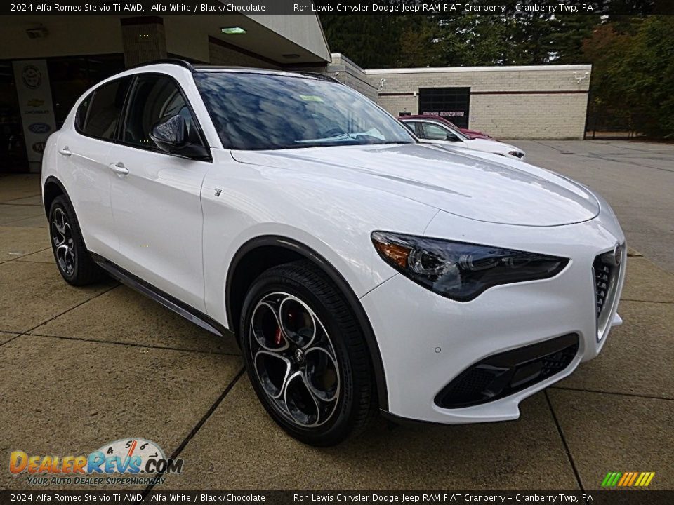 Front 3/4 View of 2024 Alfa Romeo Stelvio Ti AWD Photo #7