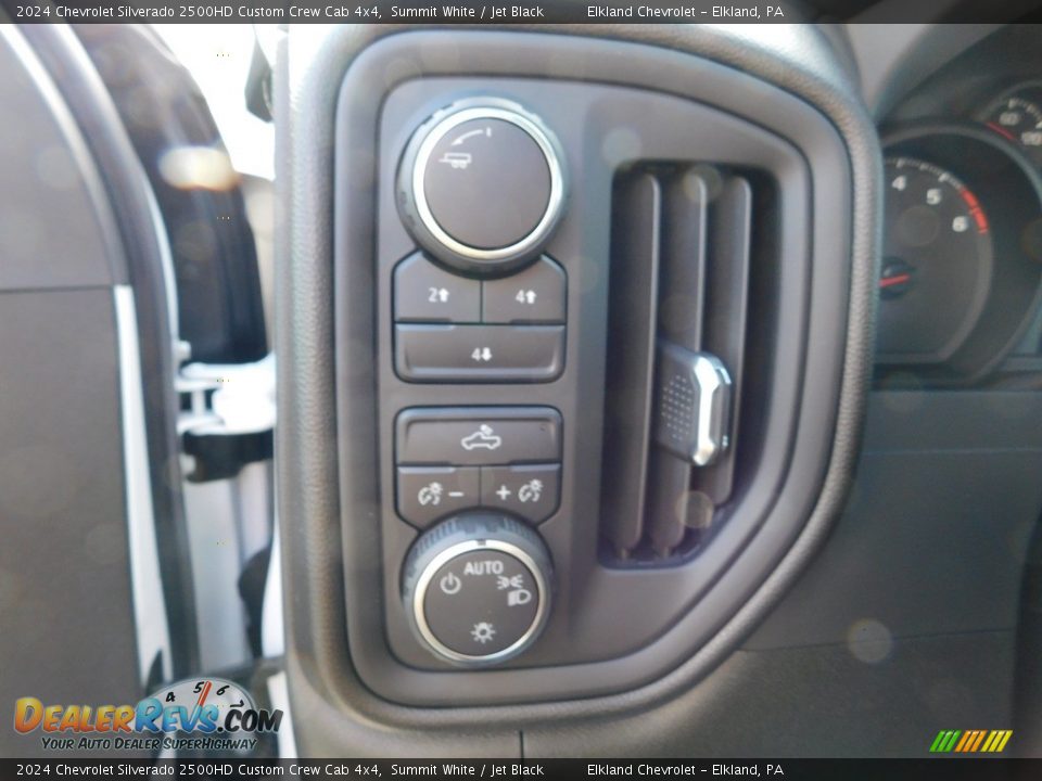 2024 Chevrolet Silverado 2500HD Custom Crew Cab 4x4 Summit White / Jet Black Photo #23