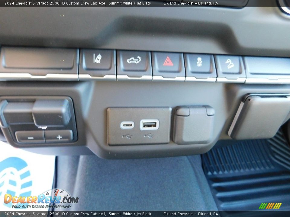 Controls of 2024 Chevrolet Silverado 2500HD Custom Crew Cab 4x4 Photo #31