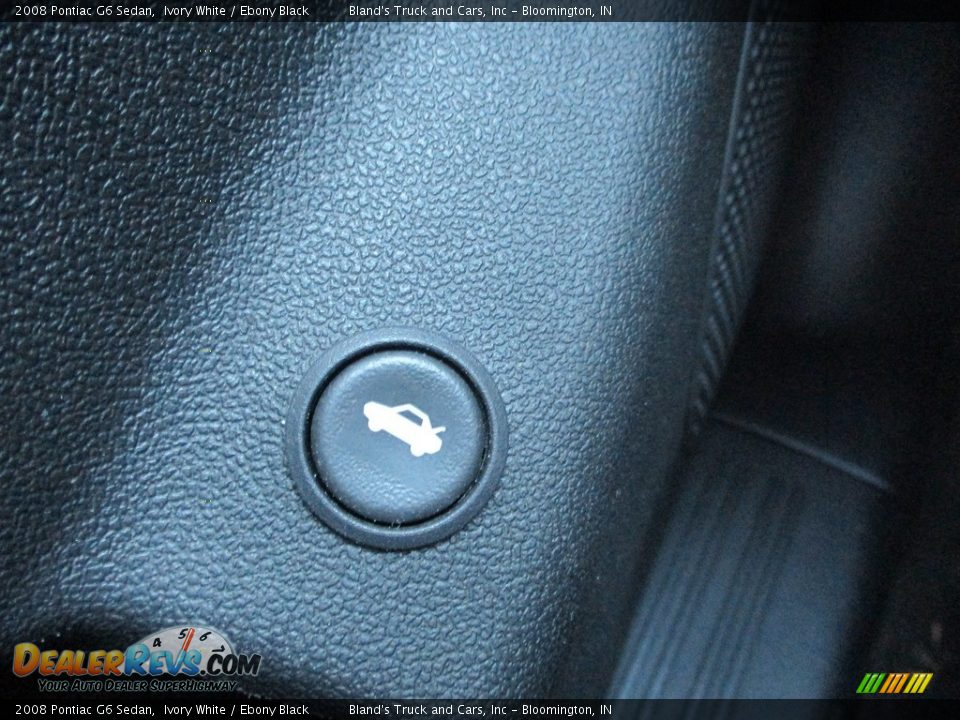 2008 Pontiac G6 Sedan Ivory White / Ebony Black Photo #15