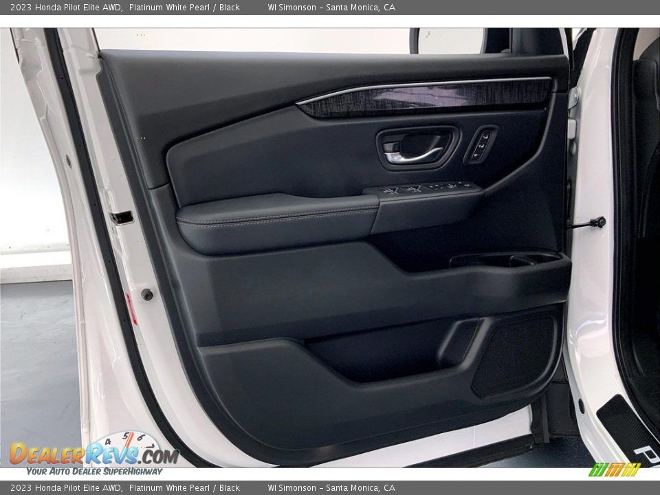 Door Panel of 2023 Honda Pilot Elite AWD Photo #26