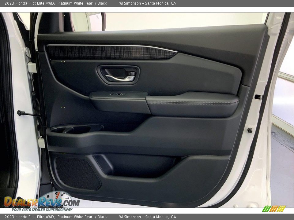 Door Panel of 2023 Honda Pilot Elite AWD Photo #27