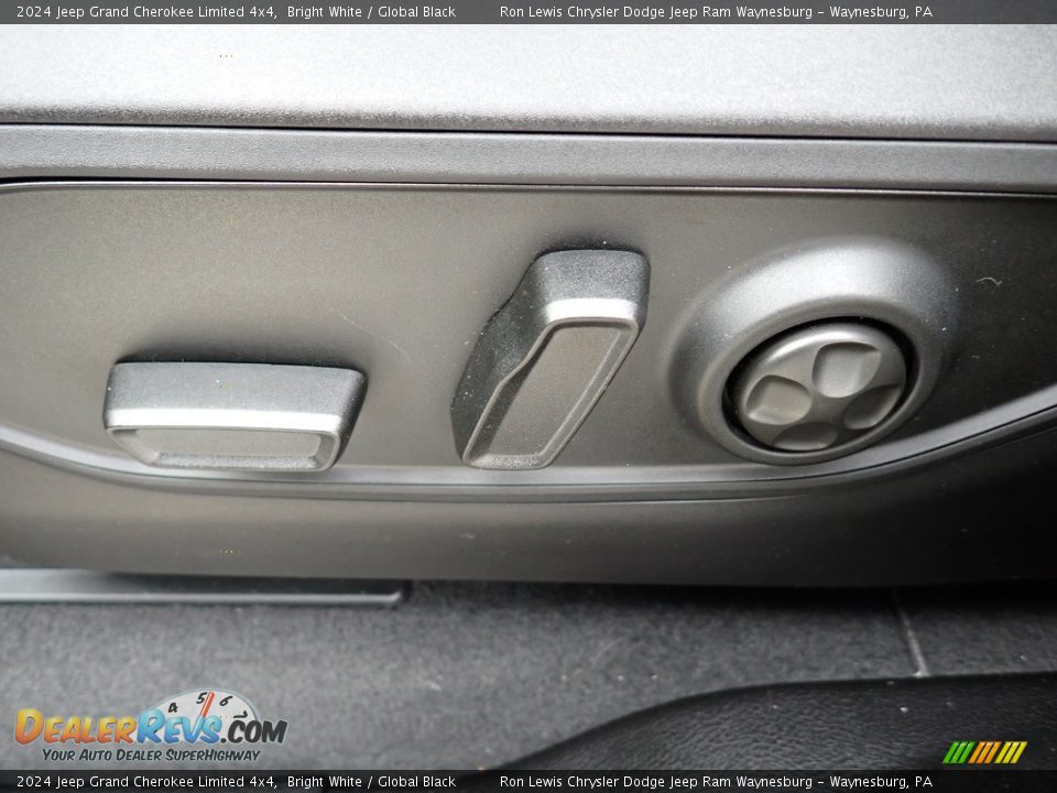 Door Panel of 2024 Jeep Grand Cherokee Limited 4x4 Photo #16