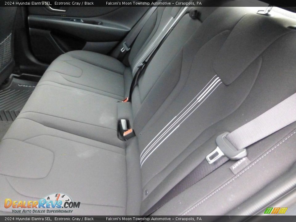 2024 Hyundai Elantra SEL Ecotronic Gray / Black Photo #12
