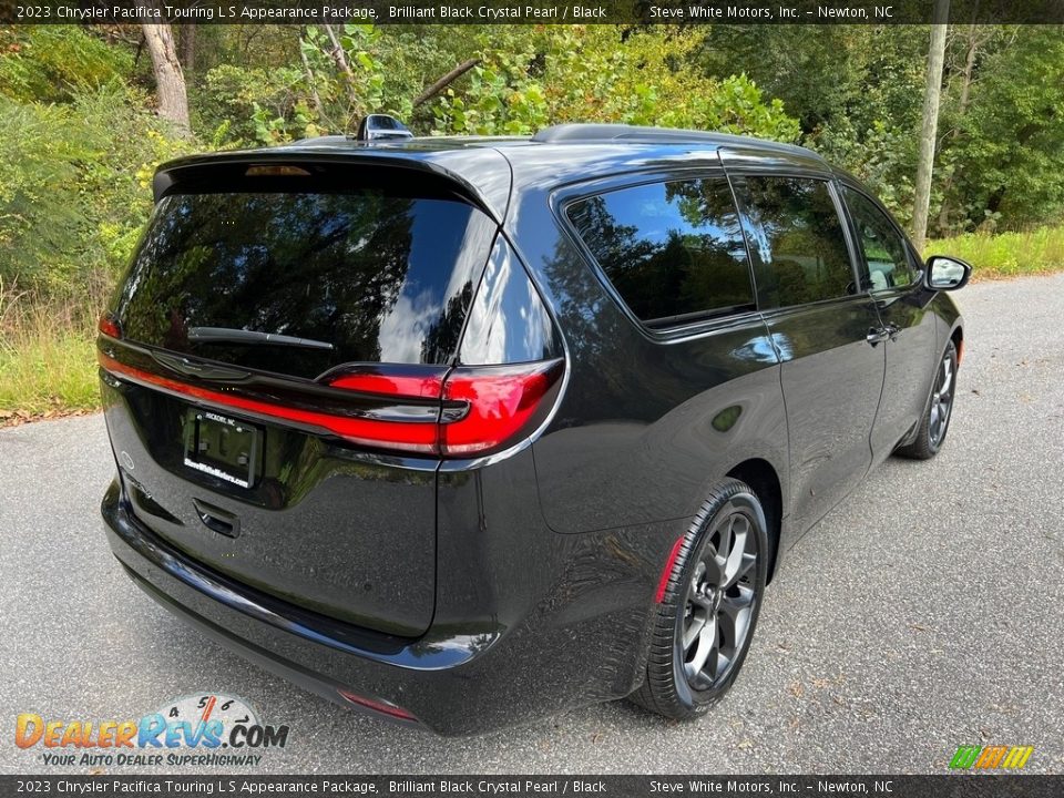 Brilliant Black Crystal Pearl 2023 Chrysler Pacifica Touring L S Appearance Package Photo #6