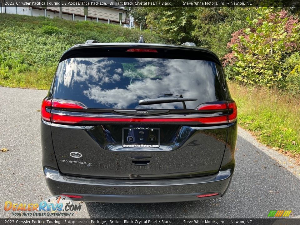 Brilliant Black Crystal Pearl 2023 Chrysler Pacifica Touring L S Appearance Package Photo #7