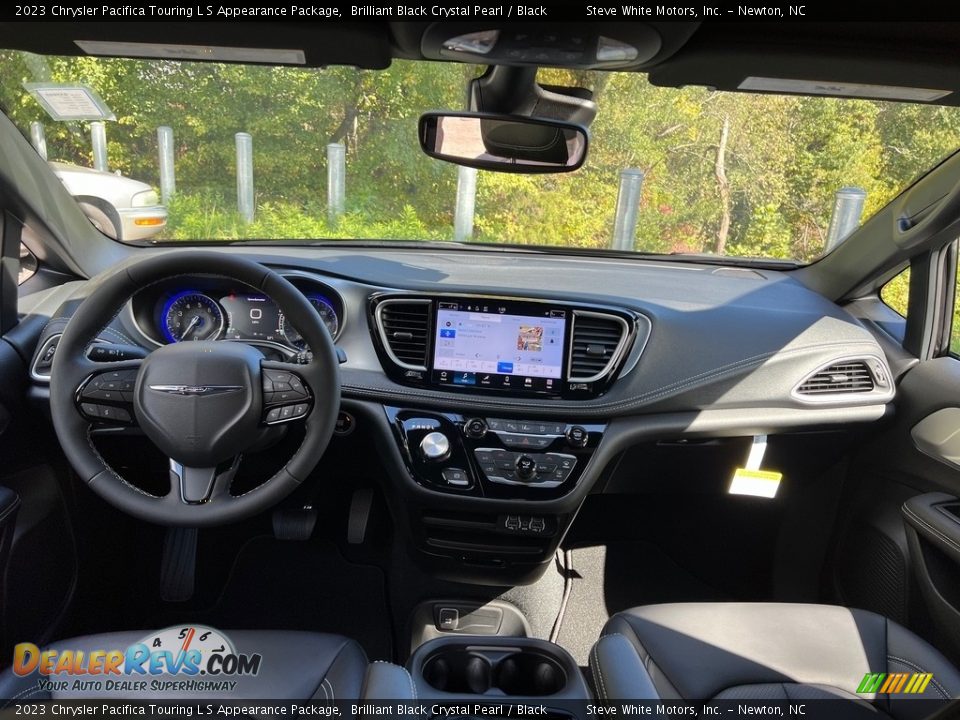 Dashboard of 2023 Chrysler Pacifica Touring L S Appearance Package Photo #10