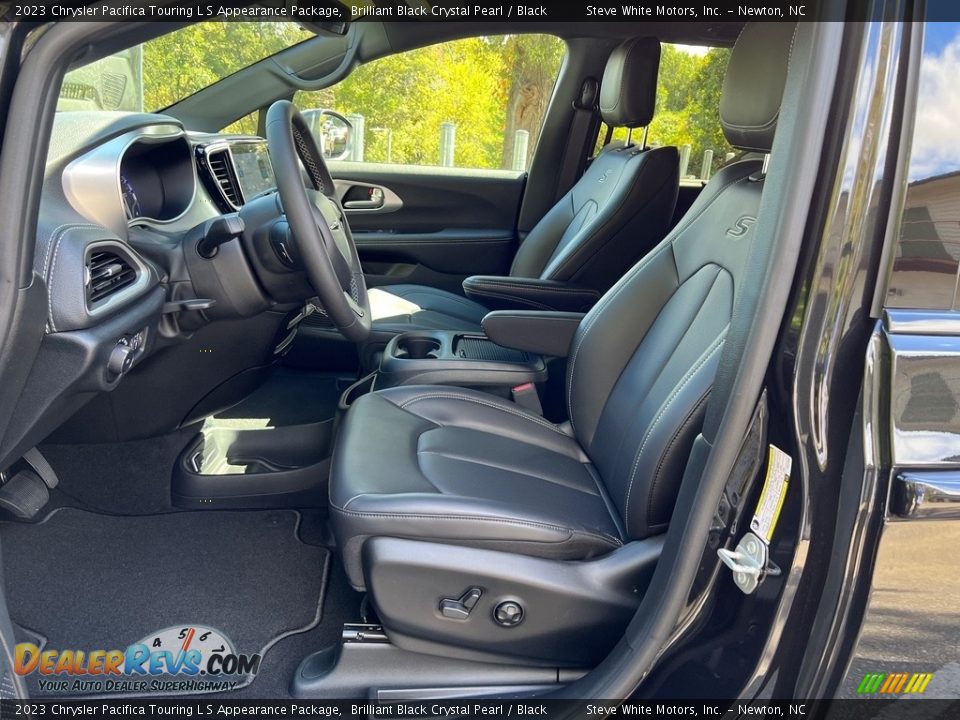 Black Interior - 2023 Chrysler Pacifica Touring L S Appearance Package Photo #11