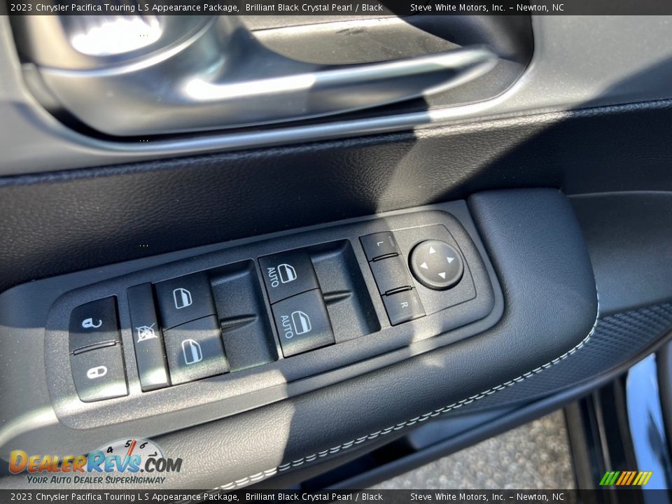 Door Panel of 2023 Chrysler Pacifica Touring L S Appearance Package Photo #12