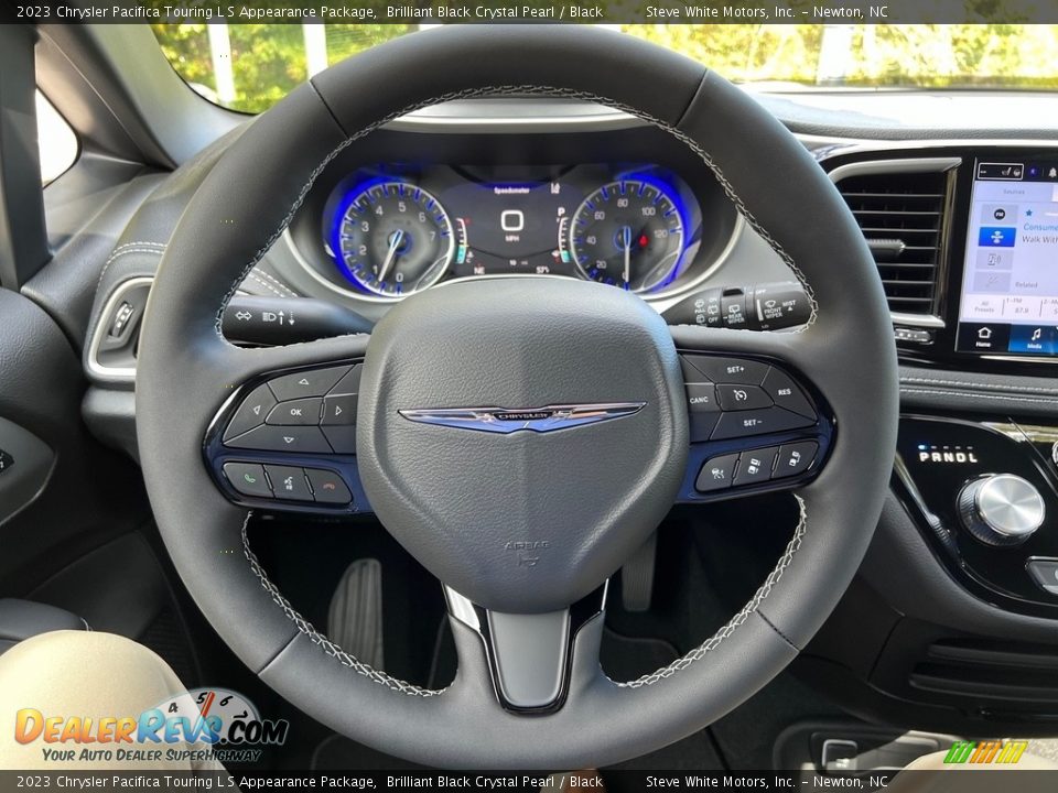 2023 Chrysler Pacifica Touring L S Appearance Package Steering Wheel Photo #19