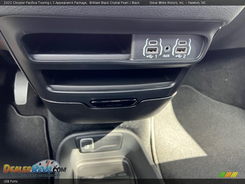 USB Ports - 2023 Chrysler Pacifica