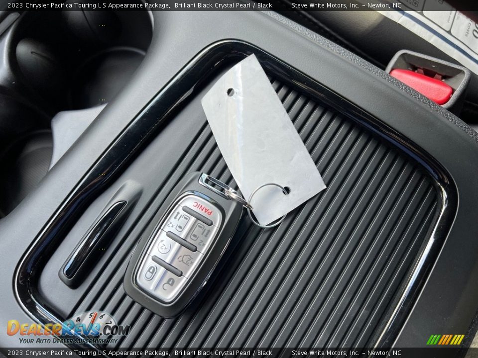 Keys of 2023 Chrysler Pacifica Touring L S Appearance Package Photo #30