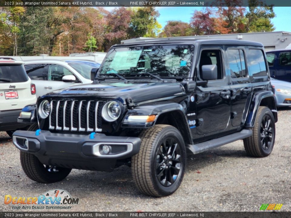 Front 3/4 View of 2023 Jeep Wrangler Unlimited Sahara 4XE Hybrid Photo #1