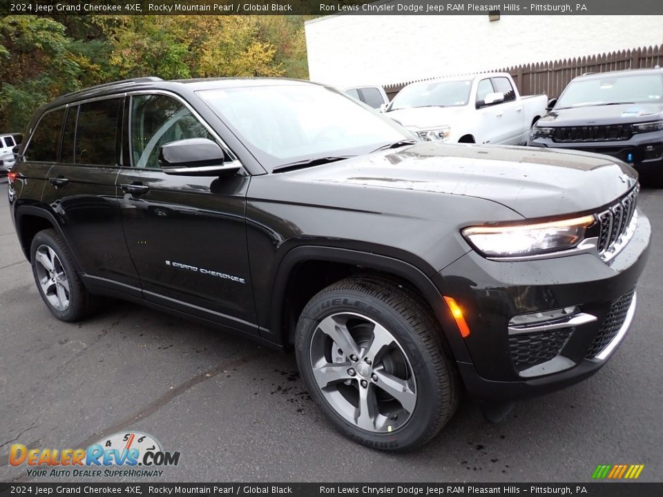 Front 3/4 View of 2024 Jeep Grand Cherokee 4XE Photo #8