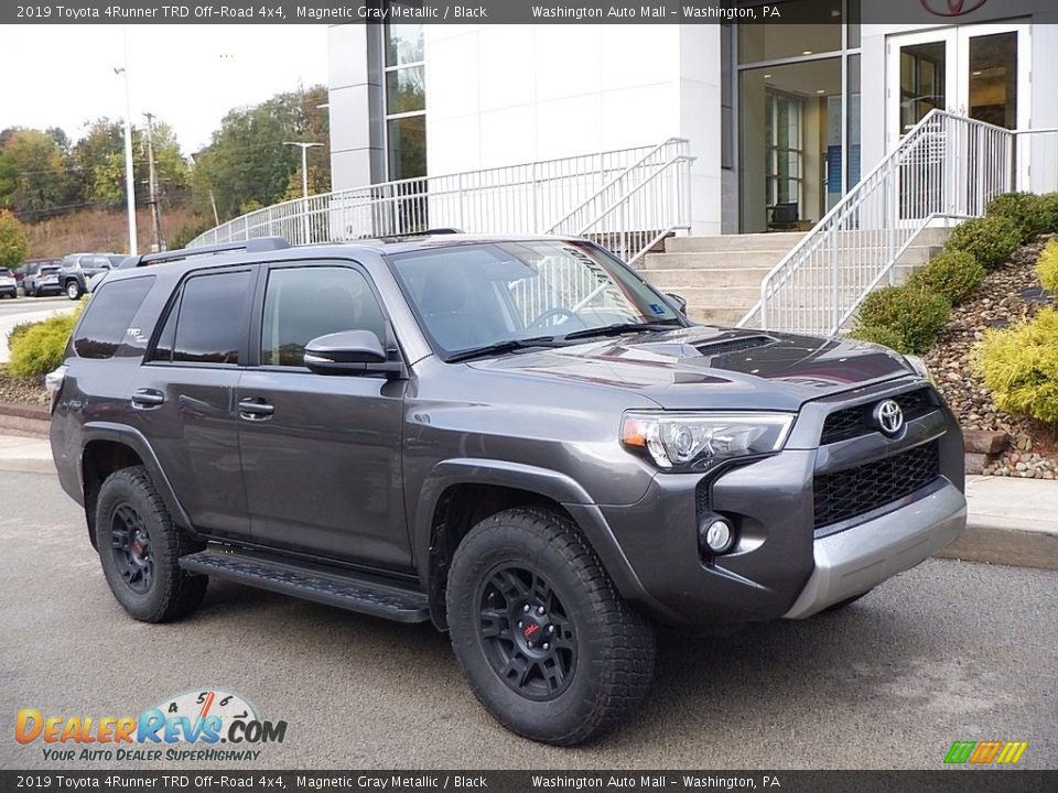 Front 3/4 View of 2019 Toyota 4Runner TRD Off-Road 4x4 Photo #1