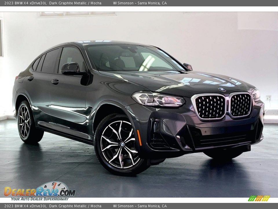 Front 3/4 View of 2023 BMW X4 xDrive30i Photo #33