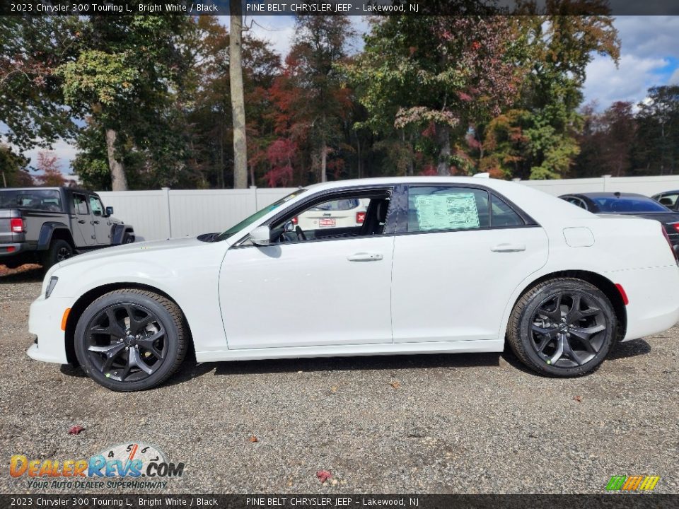 Bright White 2023 Chrysler 300 Touring L Photo #3