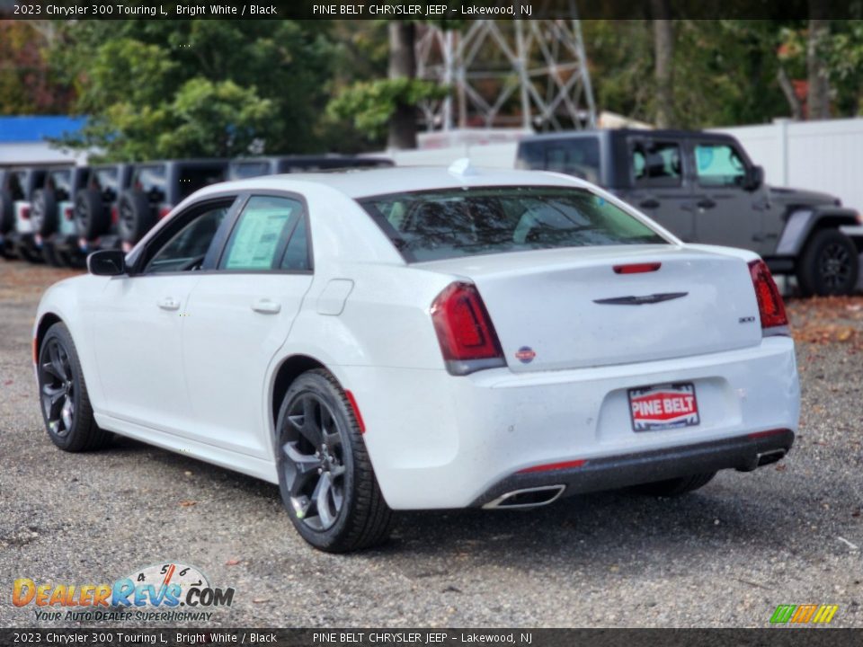 2023 Chrysler 300 Touring L Bright White / Black Photo #4