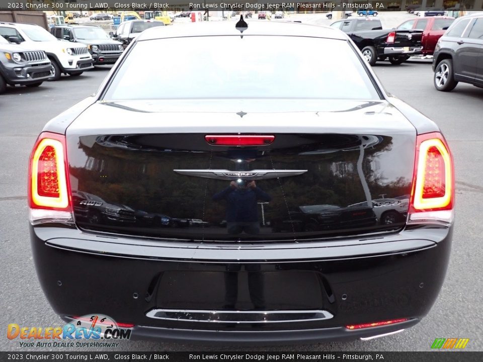 2023 Chrysler 300 Touring L AWD Gloss Black / Black Photo #4