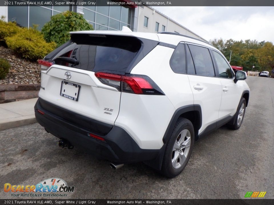 2021 Toyota RAV4 XLE AWD Super White / Light Gray Photo #11