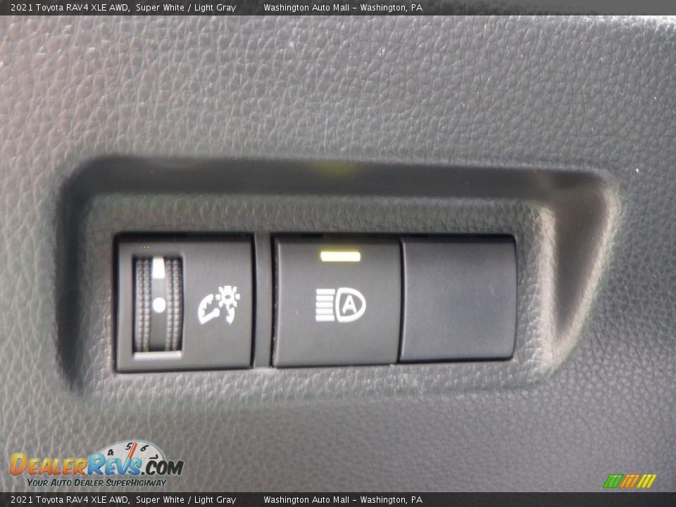 2021 Toyota RAV4 XLE AWD Super White / Light Gray Photo #16