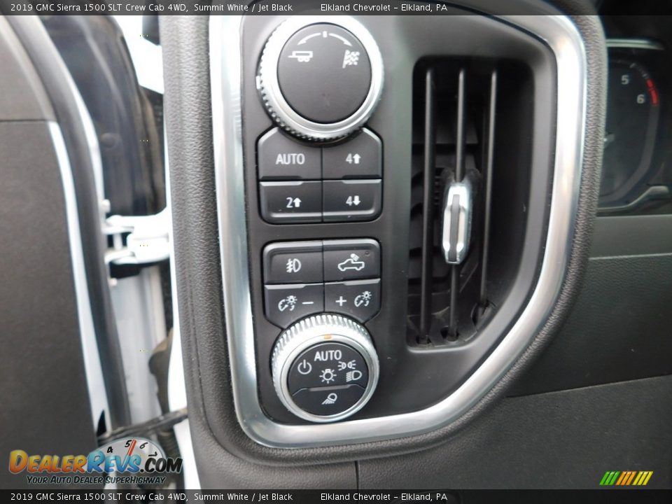 Controls of 2019 GMC Sierra 1500 SLT Crew Cab 4WD Photo #27