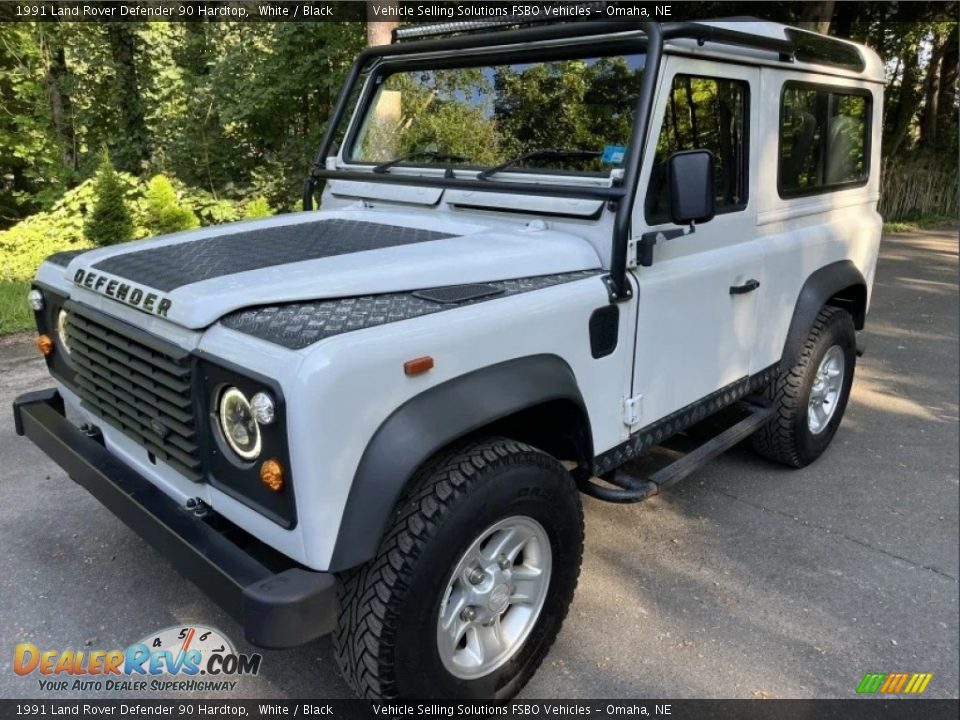 Front 3/4 View of 1991 Land Rover Defender 90 Hardtop Photo #1