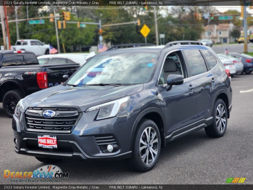 Front 3/4 View of 2023 Subaru Forester Limited Photo #1