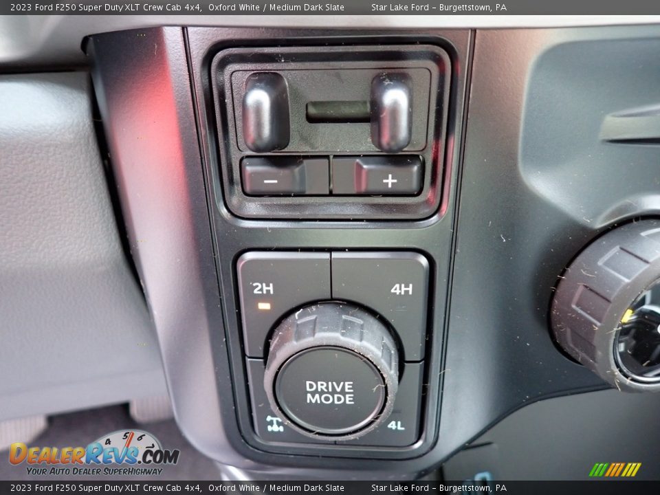 Controls of 2023 Ford F250 Super Duty XLT Crew Cab 4x4 Photo #16