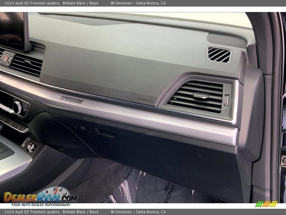 Dashboard of 2020 Audi Q5 Premium quattro Photo #16