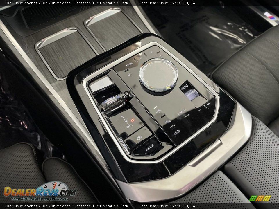 2024 BMW 7 Series 750e xDrive Sedan Shifter Photo #22