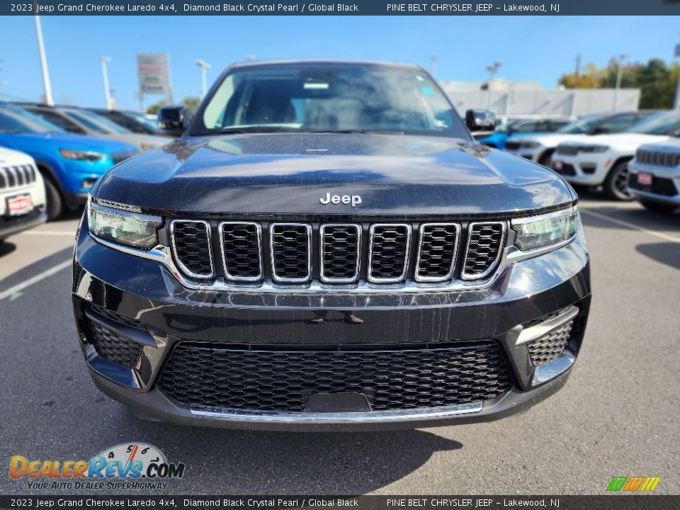 2023 Jeep Grand Cherokee Laredo 4x4 Diamond Black Crystal Pearl / Global Black Photo #2