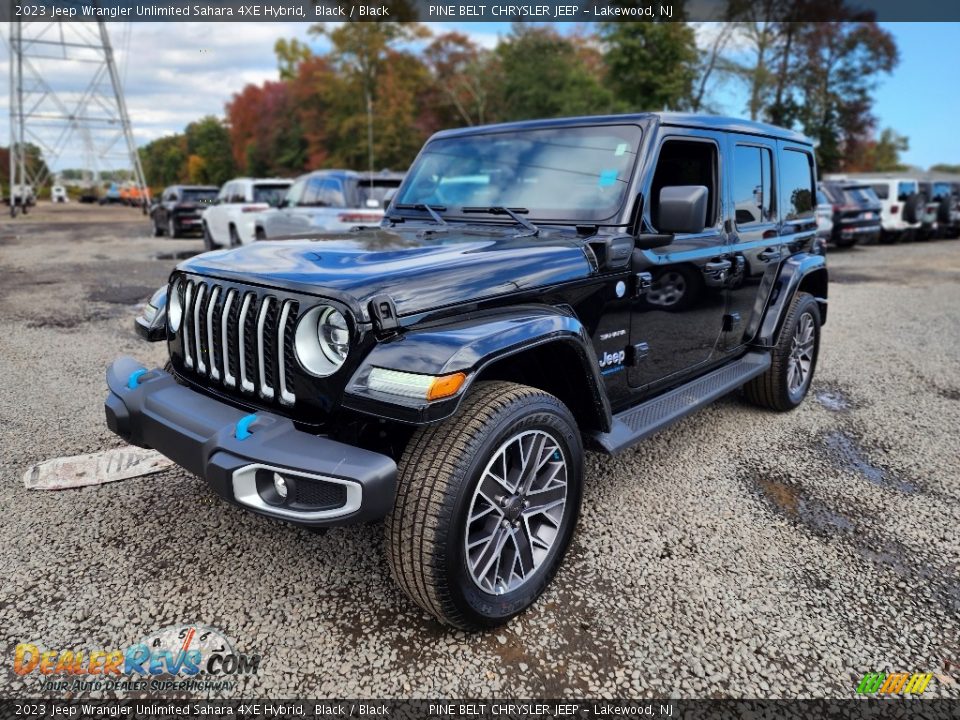 Front 3/4 View of 2023 Jeep Wrangler Unlimited Sahara 4XE Hybrid Photo #1