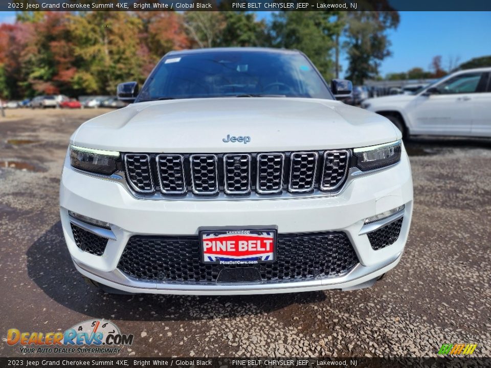 2023 Jeep Grand Cherokee Summit 4XE Bright White / Global Black Photo #2