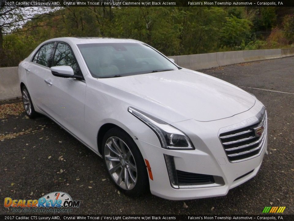 Front 3/4 View of 2017 Cadillac CTS Luxury AWD Photo #4