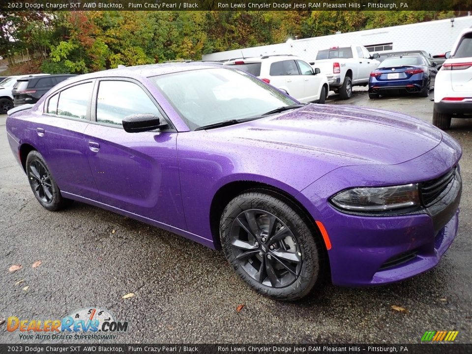 Front 3/4 View of 2023 Dodge Charger SXT AWD Blacktop Photo #8