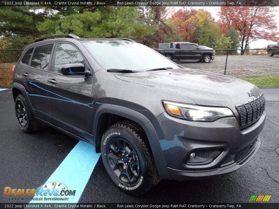 Front 3/4 View of 2022 Jeep Cherokee X 4x4 Photo #7